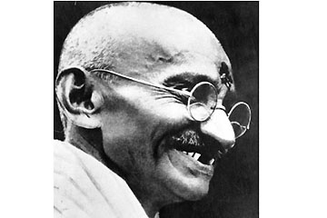   Nace Mahatma Gandhi