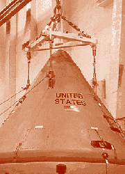 603002-jpg - El 27 de enero de 1967, durante una prueba en Tierra de la nave Apolo, se inició un incendio en el módulo de control de la tripulación, con los astronautas Grisson, White y Roger B. Chaffee a bordo. Los tres fallecieron.