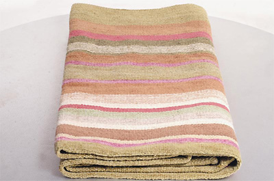 607084-jpg - Las mantas nortinas están hechas con lana de alpaca o llama.