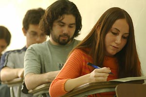 Egresados de pedagogía deberán rendir examen especial para titularse