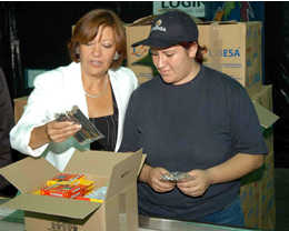 Útiles escolares a estudiantes de escasos recursos