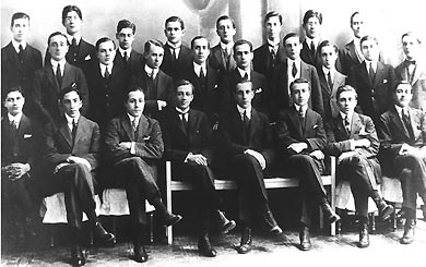 619981-jpg - Generación egresada el año 1917 del Colegio San Ignacio.
