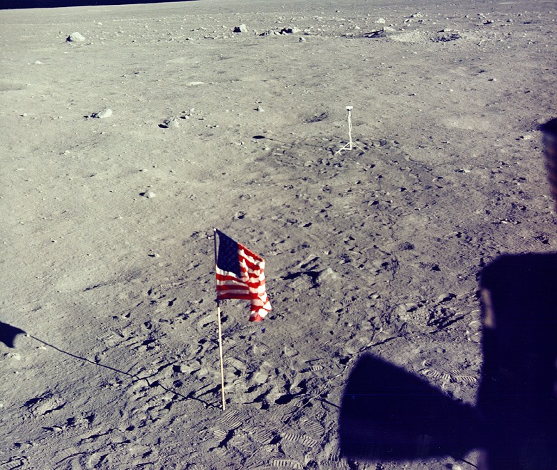 1008188-jpg - Sobre esta zona lunar caminaron los primeros hombres: Neil Armstrong y Edwin Aldrin. Mientras Michael Collins orbitaba la Luna en el módulo 