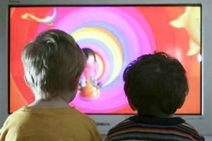 Los niños no deberían pasar más de dos horas ante el televisor