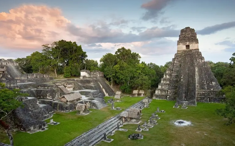 la historia maya